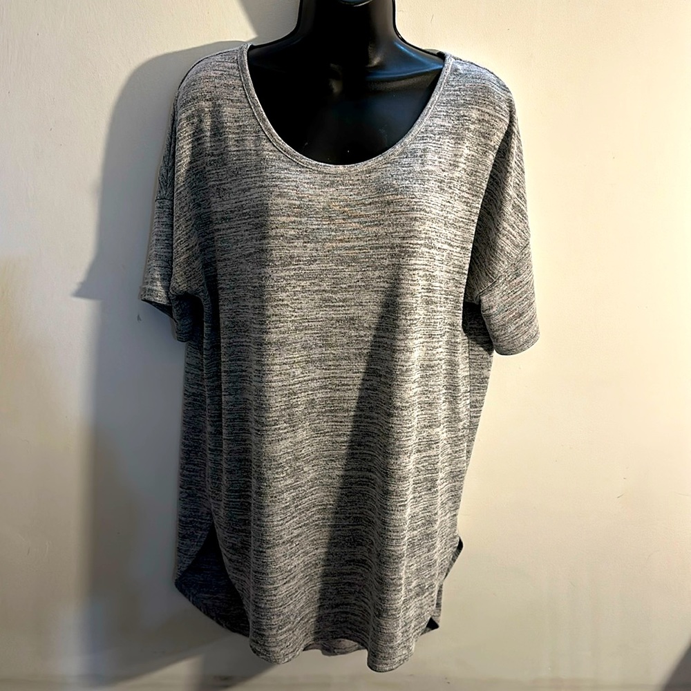 Simply Styled Large Heather gray short sleeve scoop neck tunic